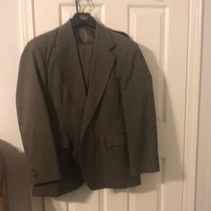 Haggar men’s suit that is light brown in color.